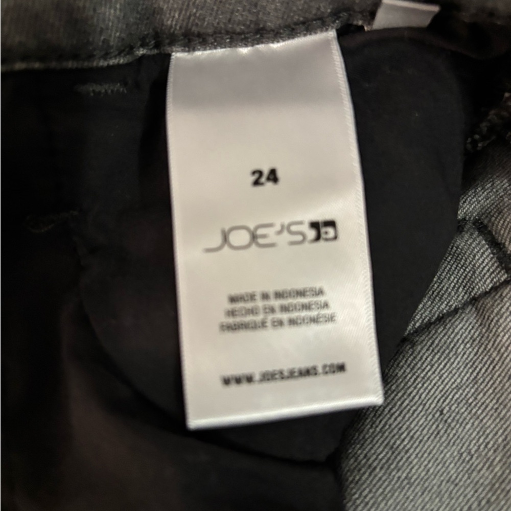 Joe's mid rise, ankle skinny jeans (Ray)
NWOT
Purchased last winter, 2024 - Picture 3 of 5